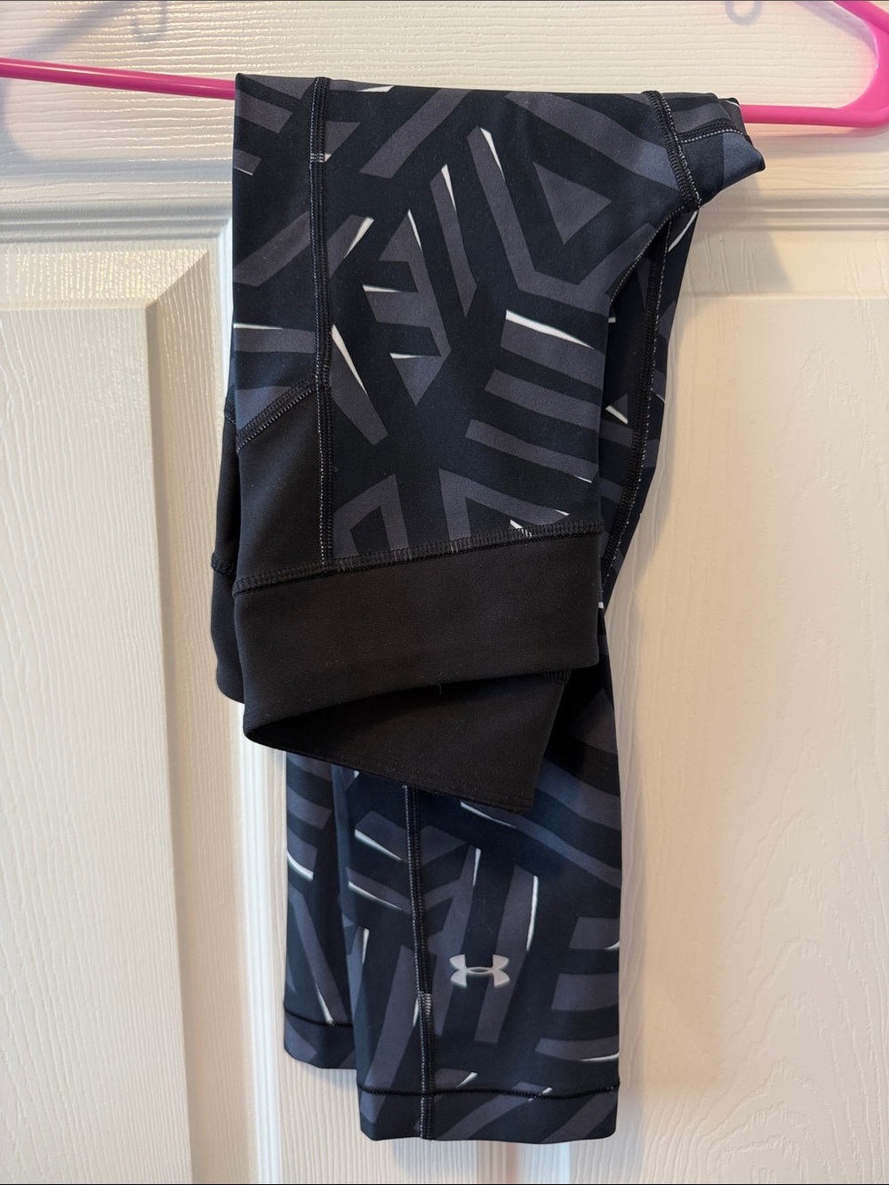 Under Armour Black and Gray Geometric Cropped Performance Leggings